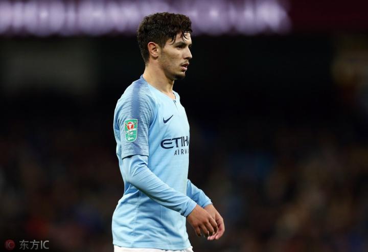 南宫体育 -清晨社区盾传出新动向,皇家马德里更衣室发声,管理层表态——气氛紧张,高层口径保持一致(社区盾杯曼市德比最新消息)