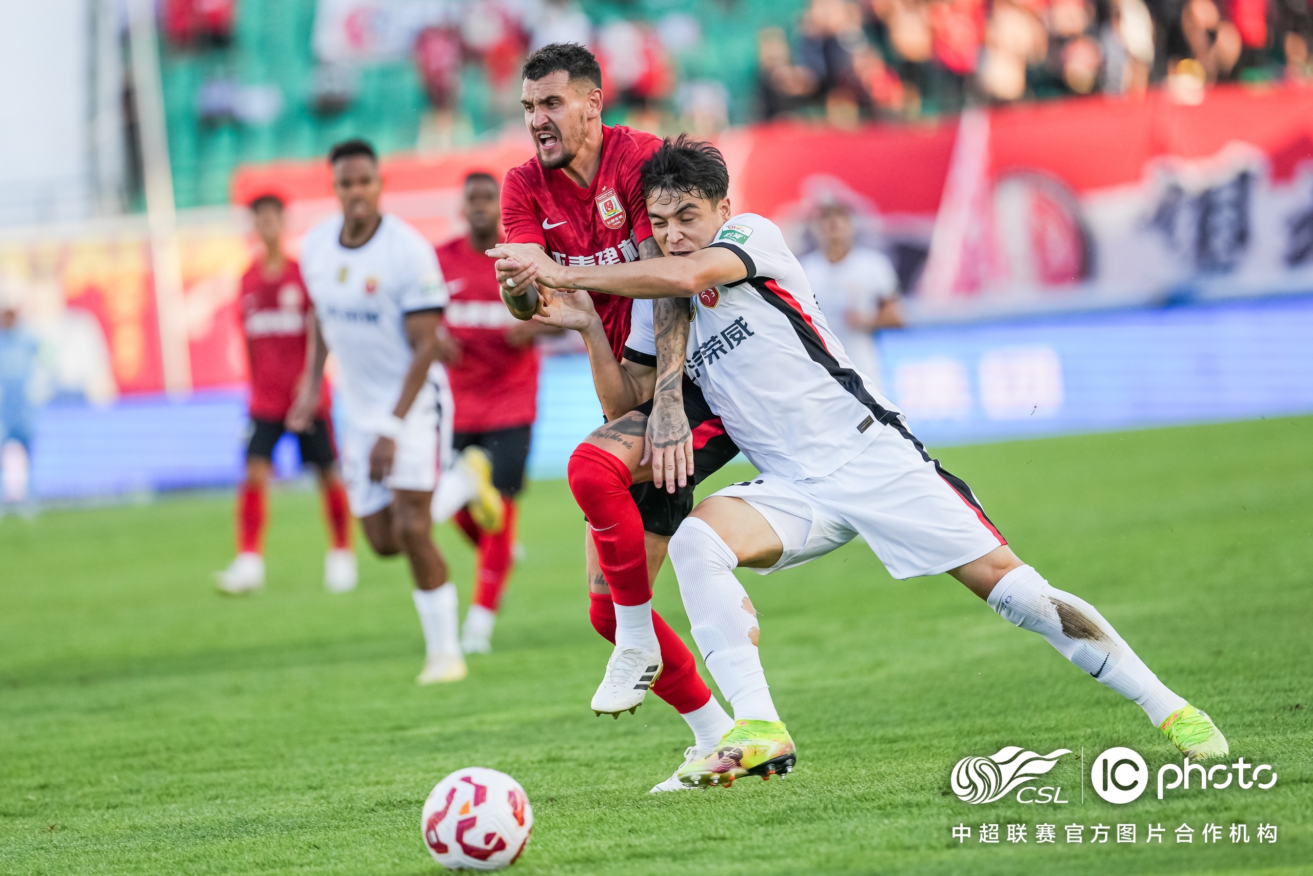 南宫官网 -赛后突围战来临，上海海港围绕欧篮联临场应变，目标明确，高层口径保持一致(上海海港亚冠取胜)